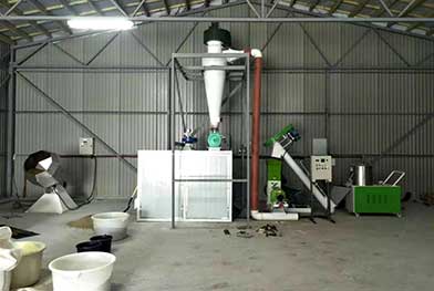 Ukraine 100-150 KG/H Commercial Floating Fish Feed Pellet Processing Line